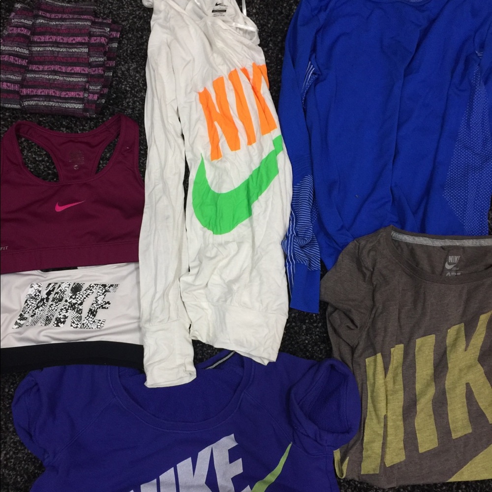 NIKE